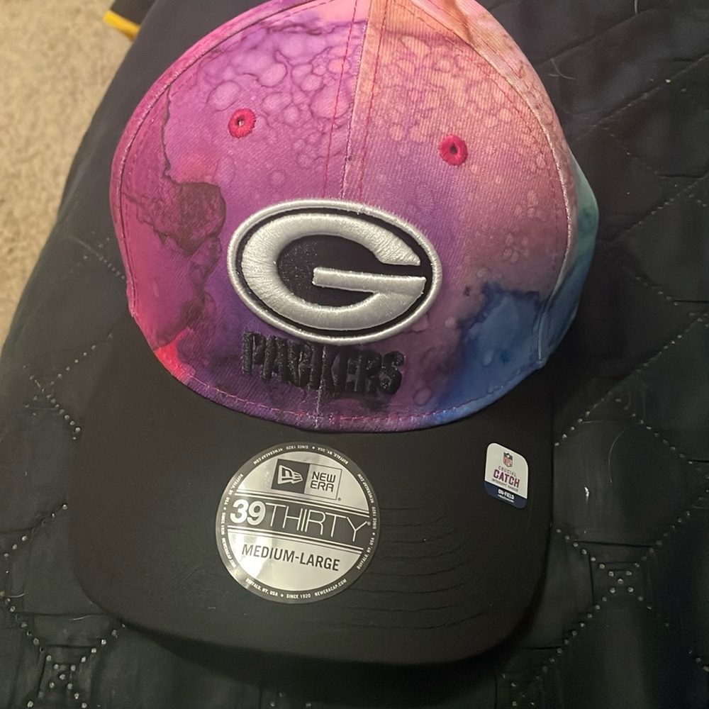 Green Bay Packers crucial catch hat. Size medium/large NWT